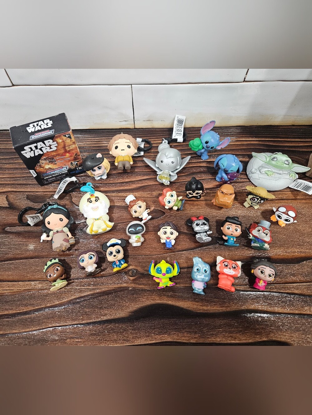 Disney Doorables Galaxy Peek Series 100 & 3D Bag Charm Clips Bundle